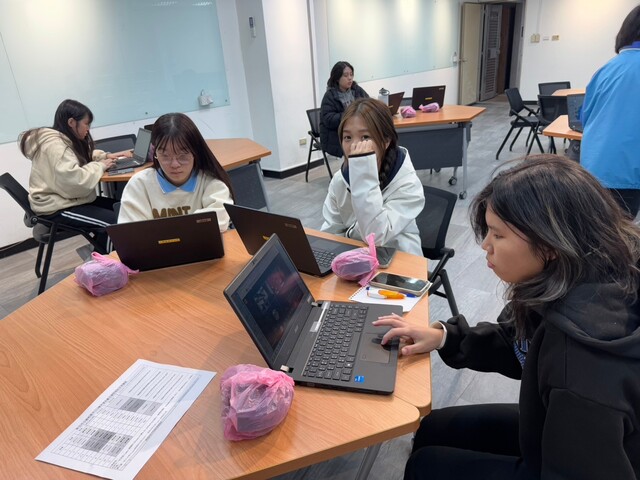 1131219法國布爾日學院視訊交流圖片