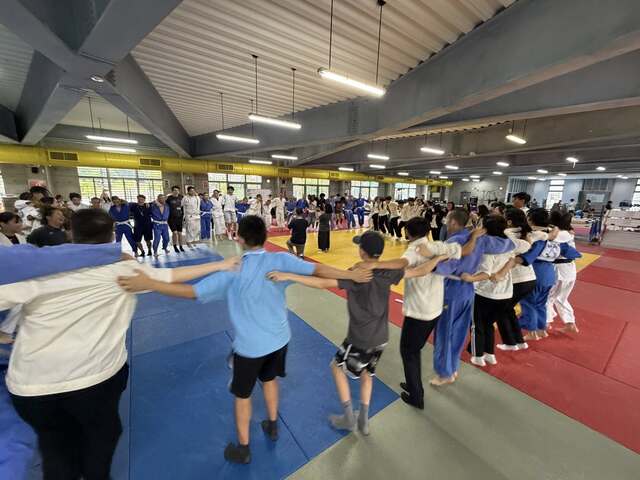 錦和高中今天超熱鬧！美國哈佛西湖高中來訪(共1張)